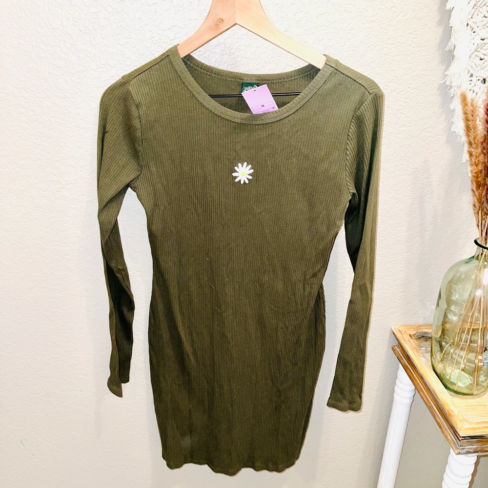 Daisy dress size medium